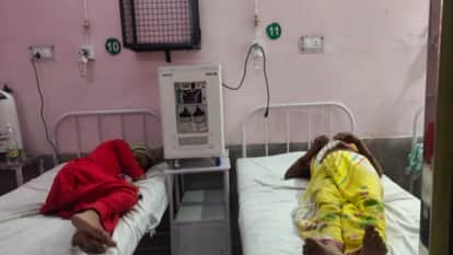 अस्पताल में भर्ती परिजन