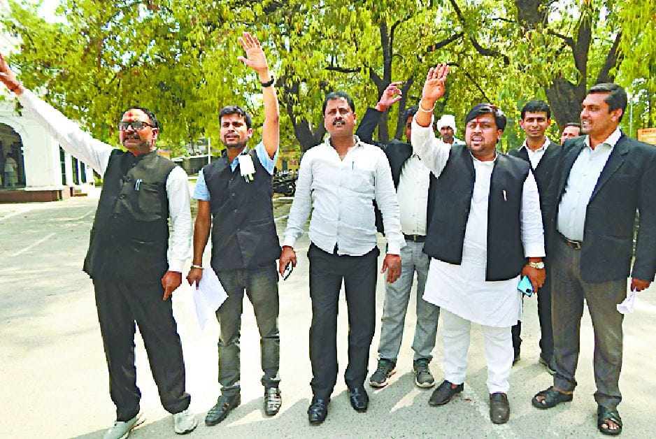 UP Board paper leak ballia Advocates upset over sending journalists to jail, said DM guilty