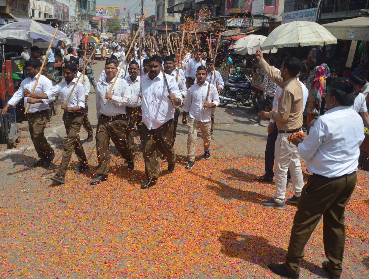 Flowers showered on the path movement of RSS