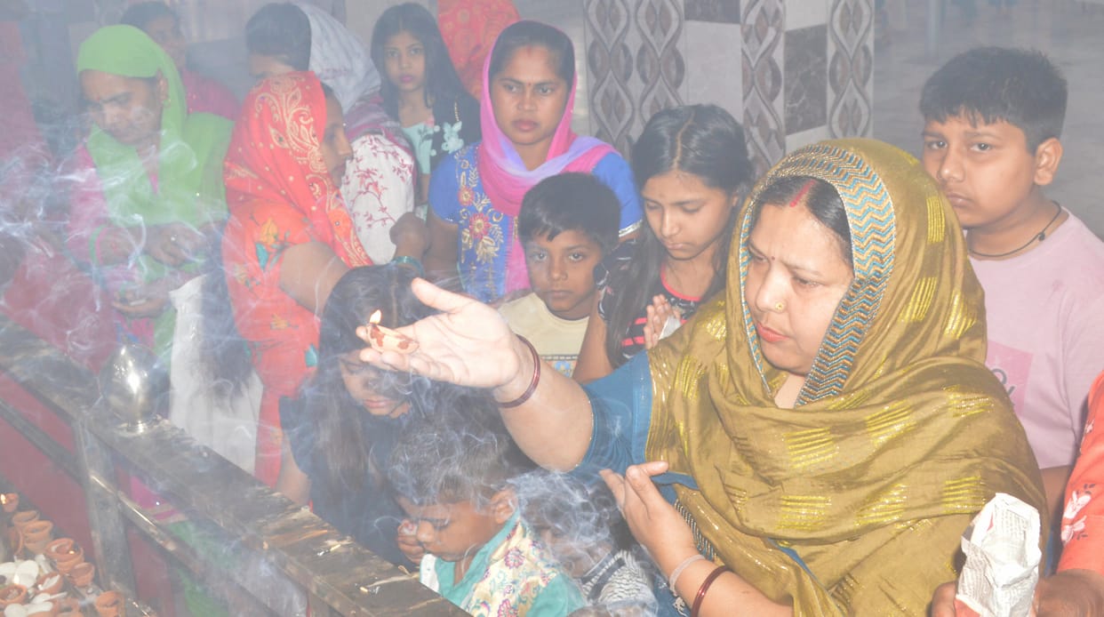 Crowds gathered in the temples to see the mother