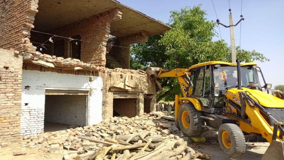 bulldozer demolished the house on government land in Kasganj