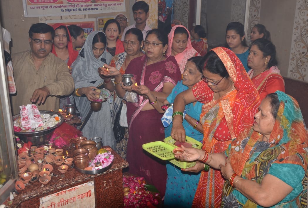 Maa Shailputra: Crowds gathered in the temples on the first day