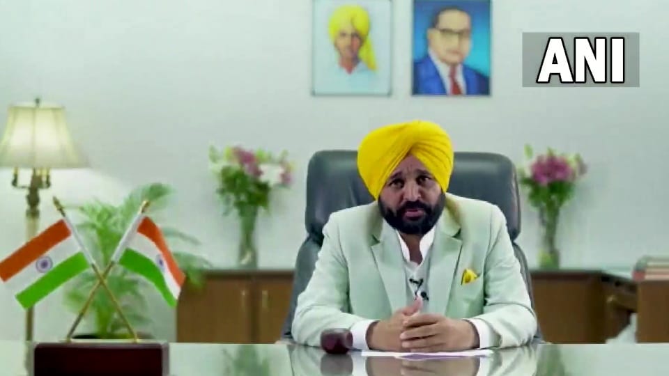 Bhagwant Mann government issued transfer and posting orders of DCs of 10 districts 