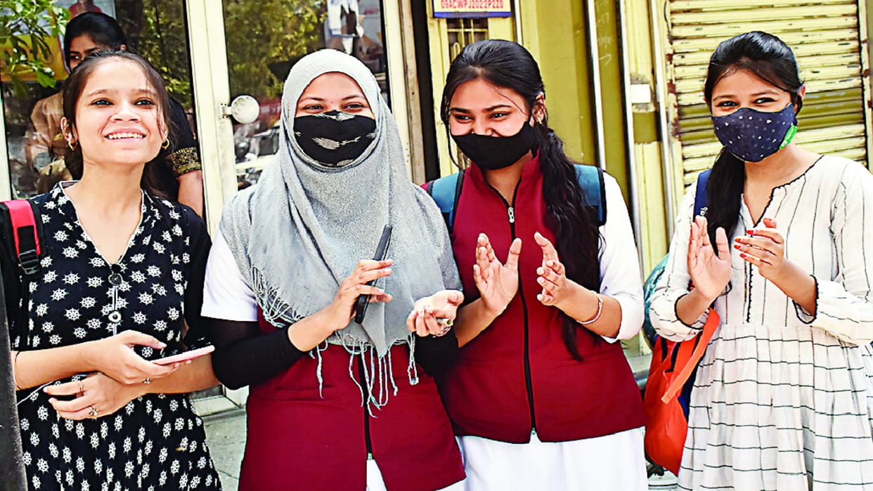 Mission Shakti Abhiyan started from Navratri, Meerut police assured of security by having a direct dialogue with the girl students