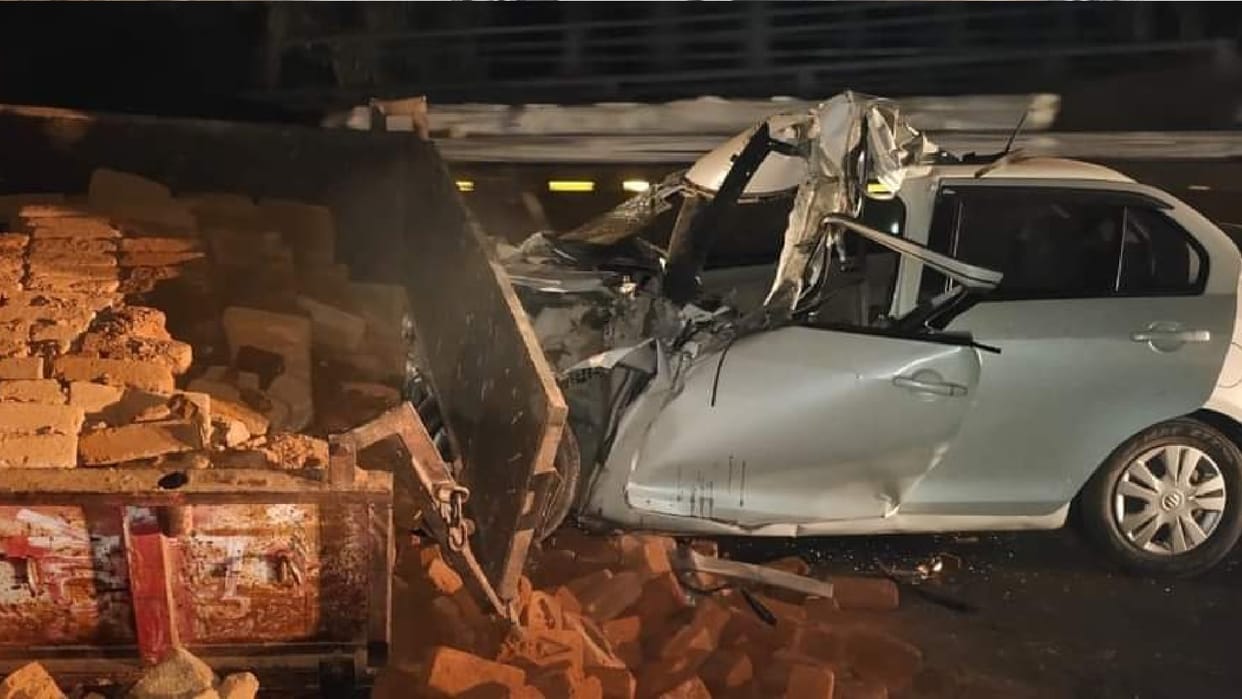 Horrific road accident in Chhatarpur: Car rammed into tractor trolley, one magistrate killed, one seriously injured