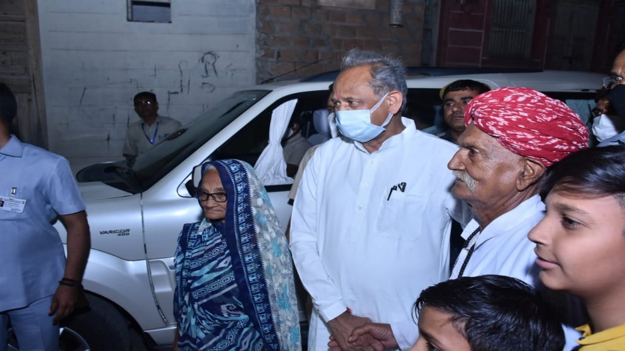 CM Ashok Gehlot held public hearing on Barmer visit
