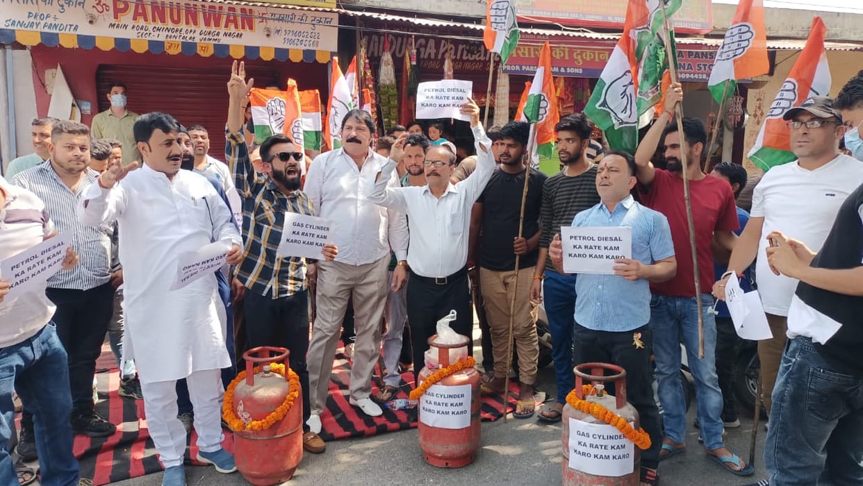 Congress protest jammu on inflation gas petrol diesel price hike