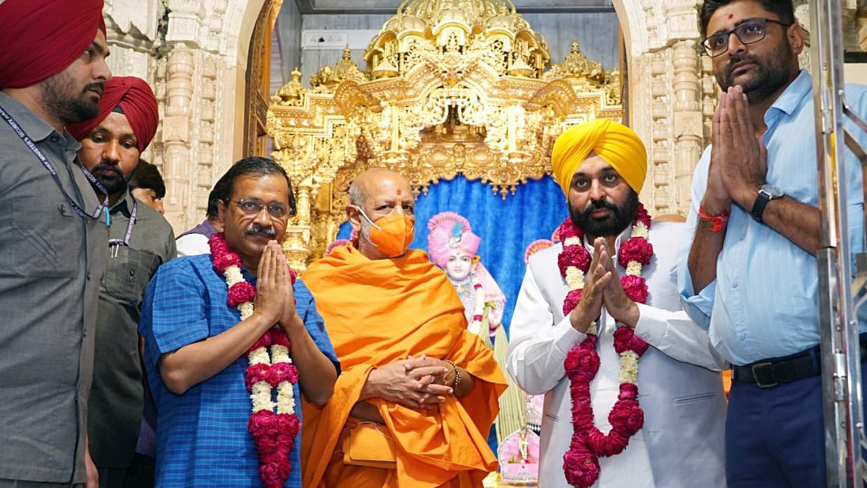 Arvind Kejriwal and Bhagwant Mann visited Swaminarayan temple in Ahmedabad and held meetings with local AAP leaders news in Hindi