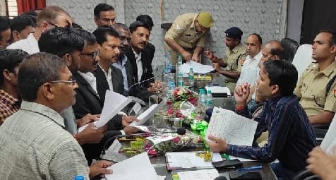 Displeasure among lawyers against SDM and Tehsildar