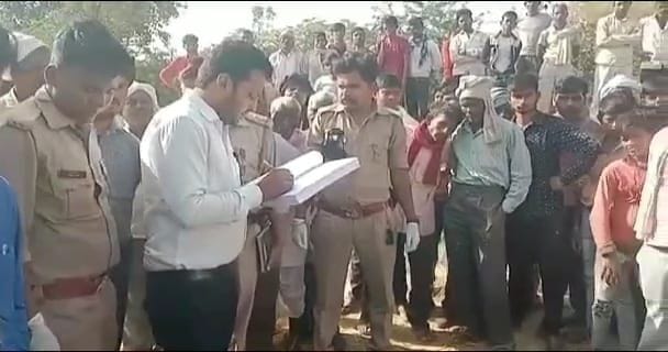 Dead body of youth found hanging from neem tree