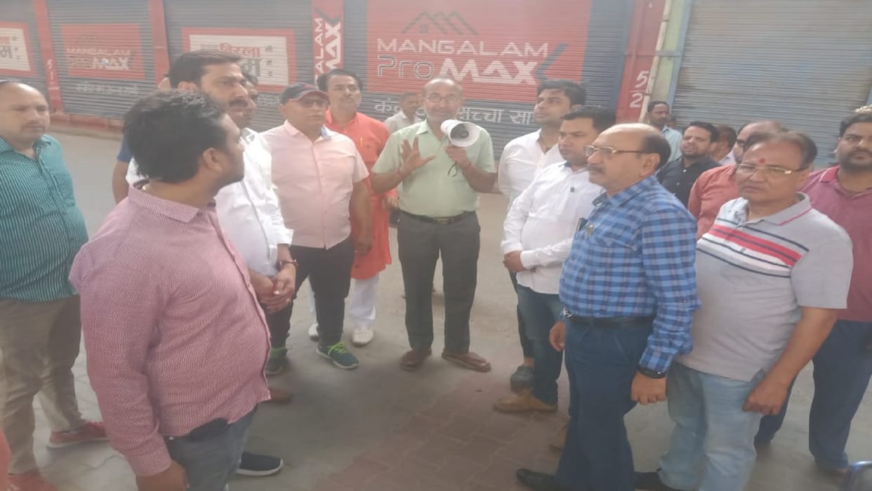 Announcement of market shutdown in protest against murder of wholesaler businessman son tremendous anger among traders