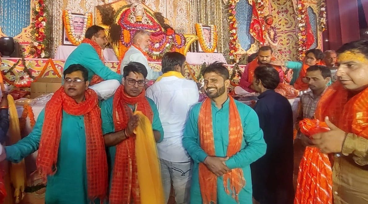 Somewhere, sometime my Shyam Salona will come... but the devotees are very tired.