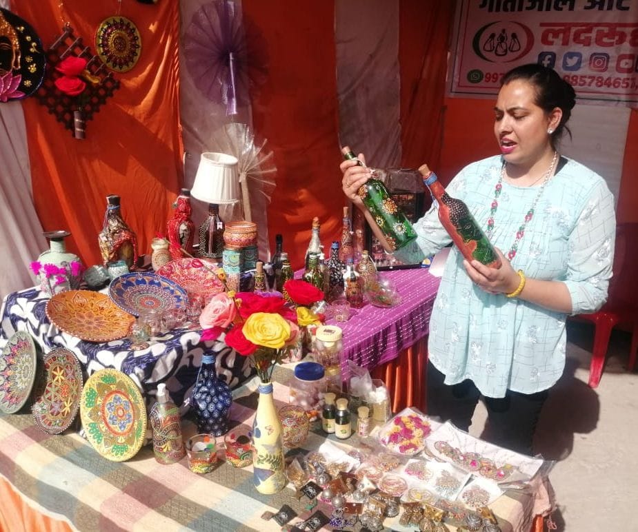 Shape given to junk, now earning income jogindernagar fair
