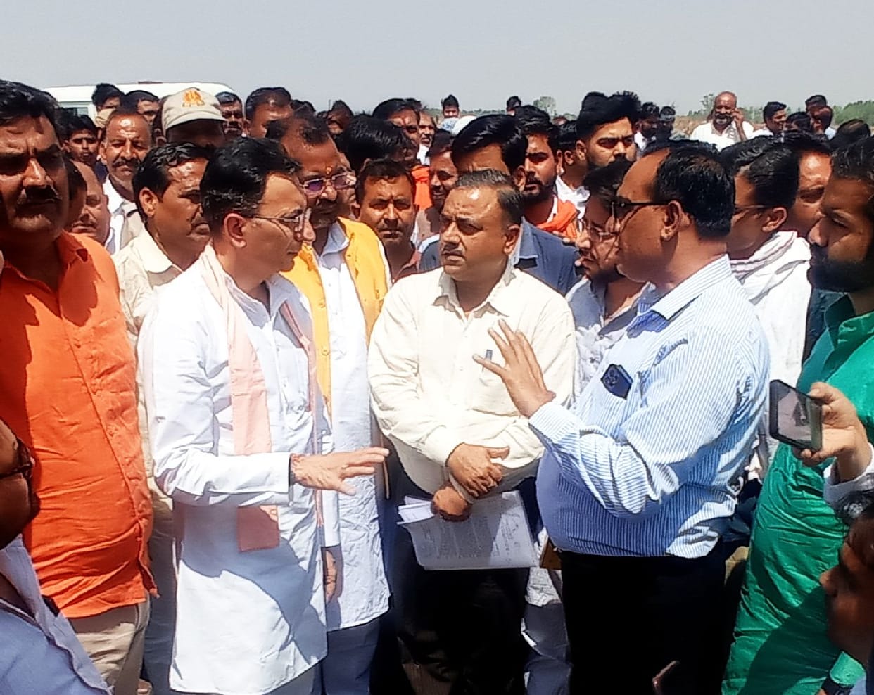 Jitin expressed his displeasure with the officials, instructions to build the second Pantoon bridge