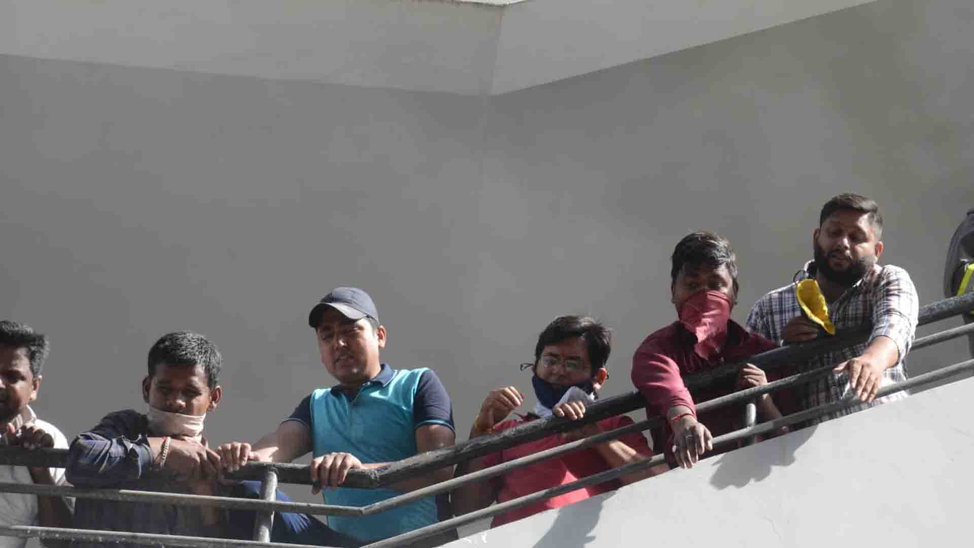 Massive fire broke out in Rave Moti Mall Kanpur