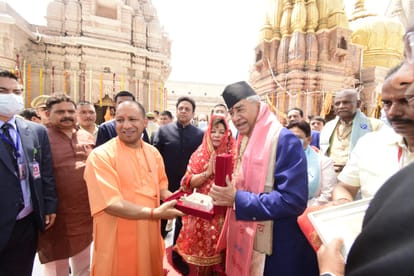 Nepal PM Sher Bahadur Deuba wife  Arzu Rana Deuba  thanks PM Modi and UP CM Yogi Adityanath for  Kashi Vishwanath corridor in Varanasi