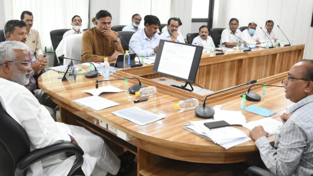 UP: Messages will resonate in mobile phones when drinking water supply starts in the village, Jal Shakti Minister asked to start supply before rain