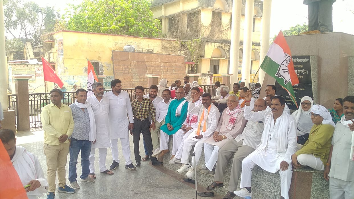 Protest against inflation, leaflet handed over