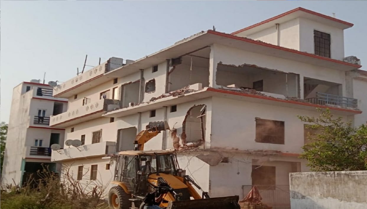 Manish Gupta murder case Bulldozer run on accused inspector