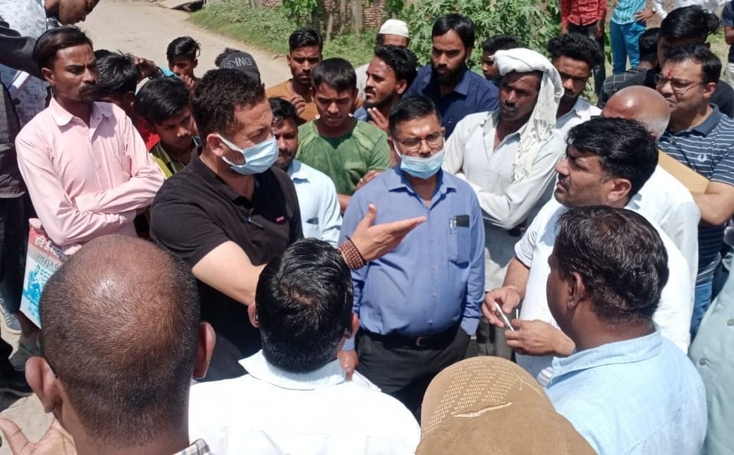 SDM listened to the problems of the villagers