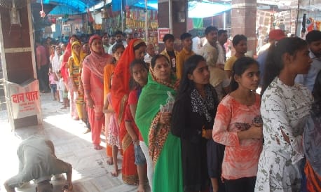 On the first day of Navratri, devotees gathered in the temples of Goddess, chanted the praises of the mother.