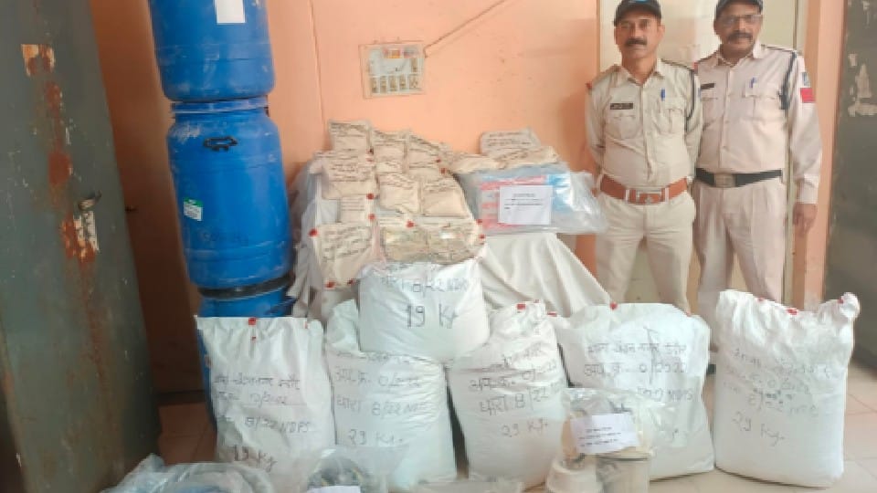 Indore Police's big action: Drug dealing gang busted, five arrested with drugs worth 15 crores