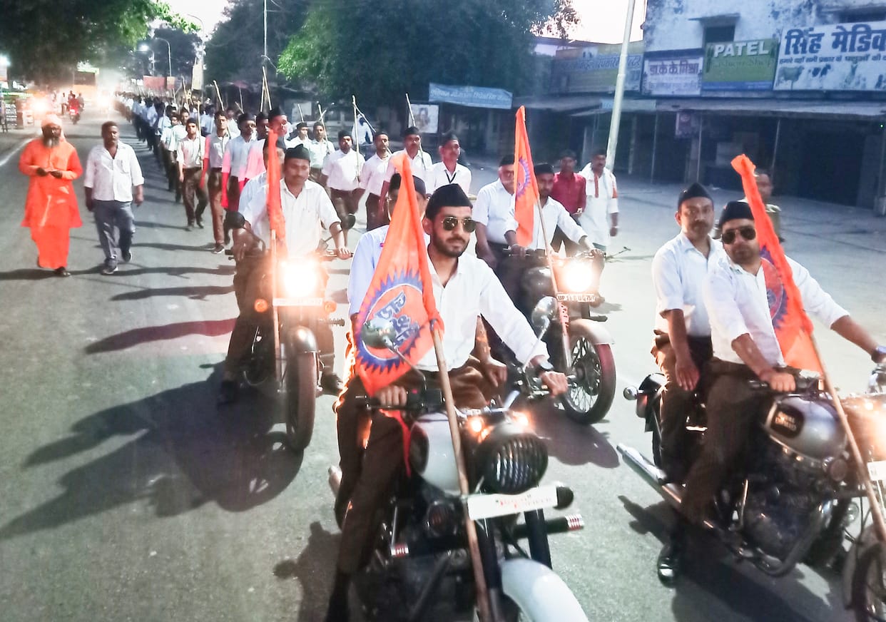RSS did path movement in Puwayan, welcomed with flower showers