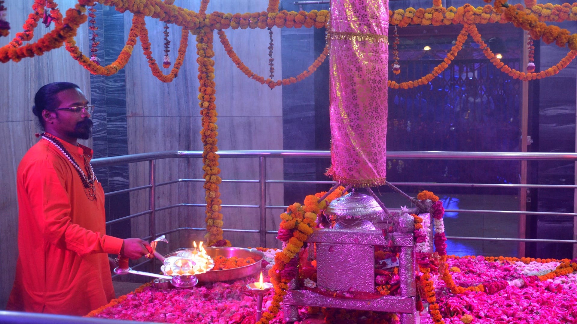 Chaitra Navratri 2022: The tableaux of Mother Brahmacharini, the second form of Durga, adorned with gem-studded ornaments