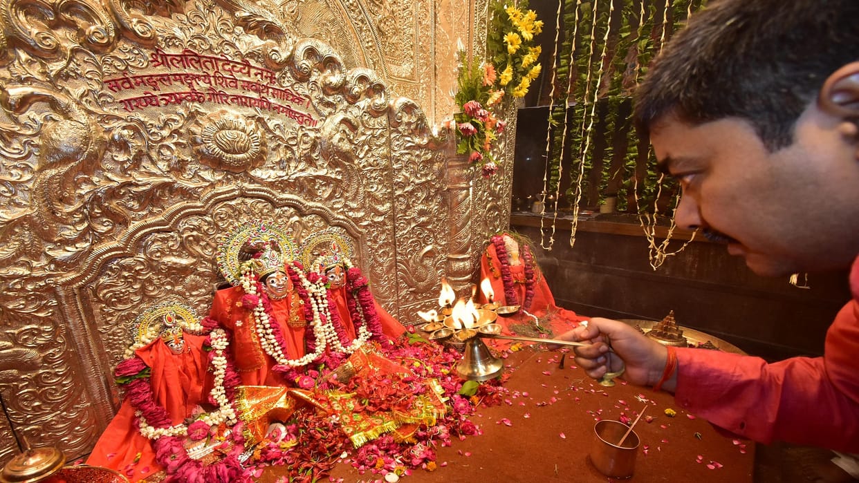 Reaching the door of mother Lalita with a mark of blessings from horses