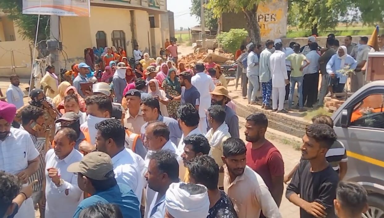 Yellow claw walked in village Kalyana's Baazigar settlement, Kurukshetra