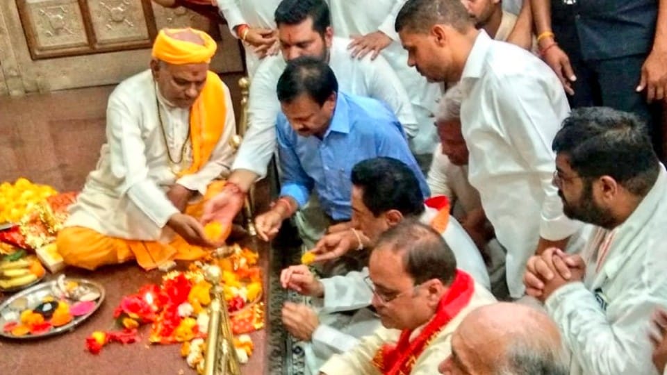 Sehore: Kamal Nath in CM Shivraj's stronghold, worshiped after reaching mother Vijayasan Devi Dham Salkanpur