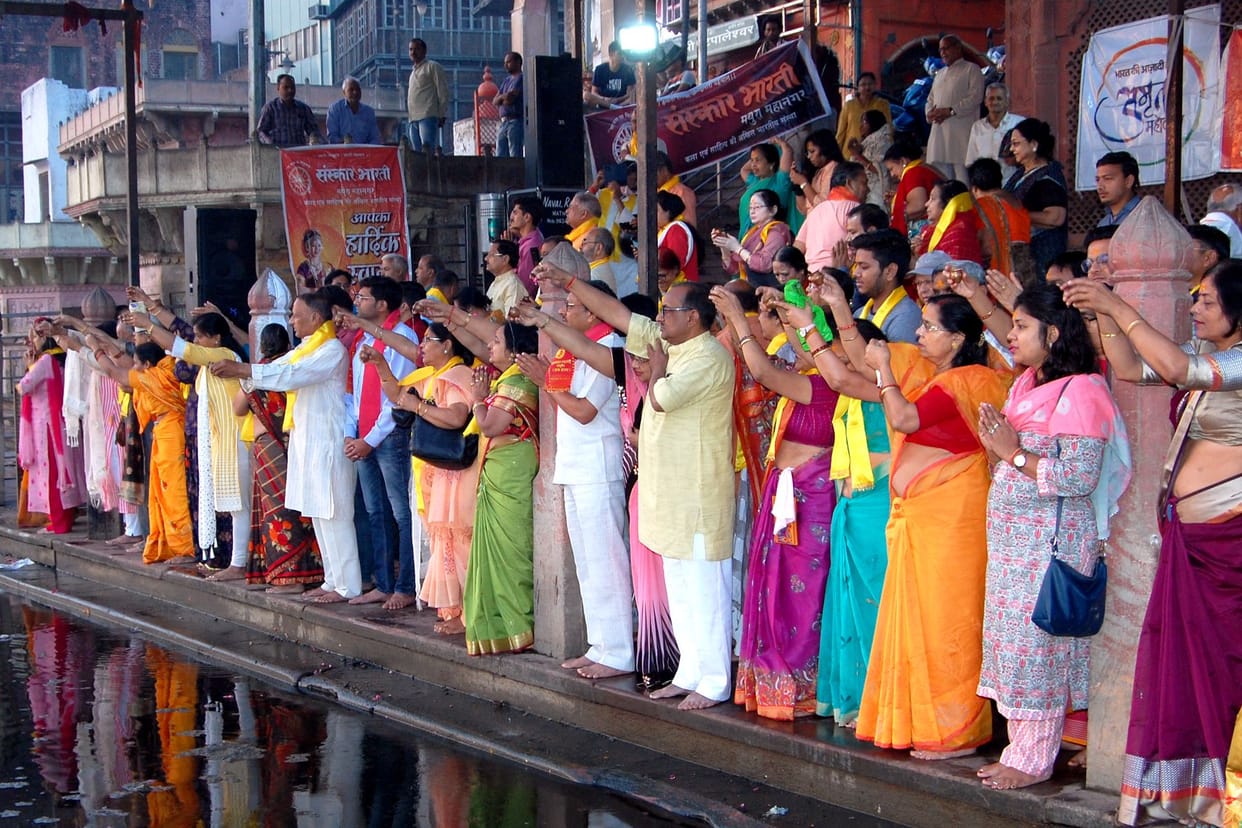 Mathura: Celebrating Nav Samvat by giving Ardhya to the first ray of sun