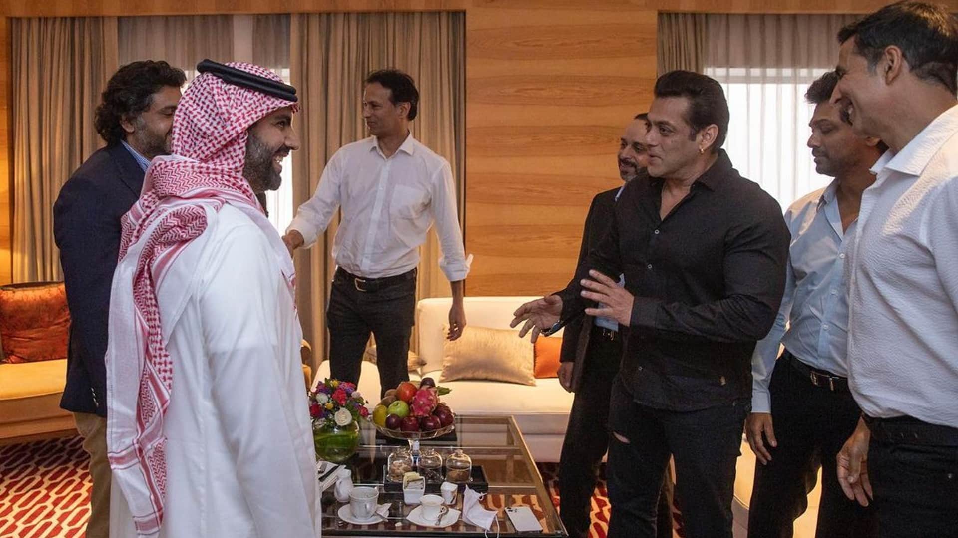 shah rukh khan poses with saudi arabia culture minister salman khan and akshay kumar also spotted see pics