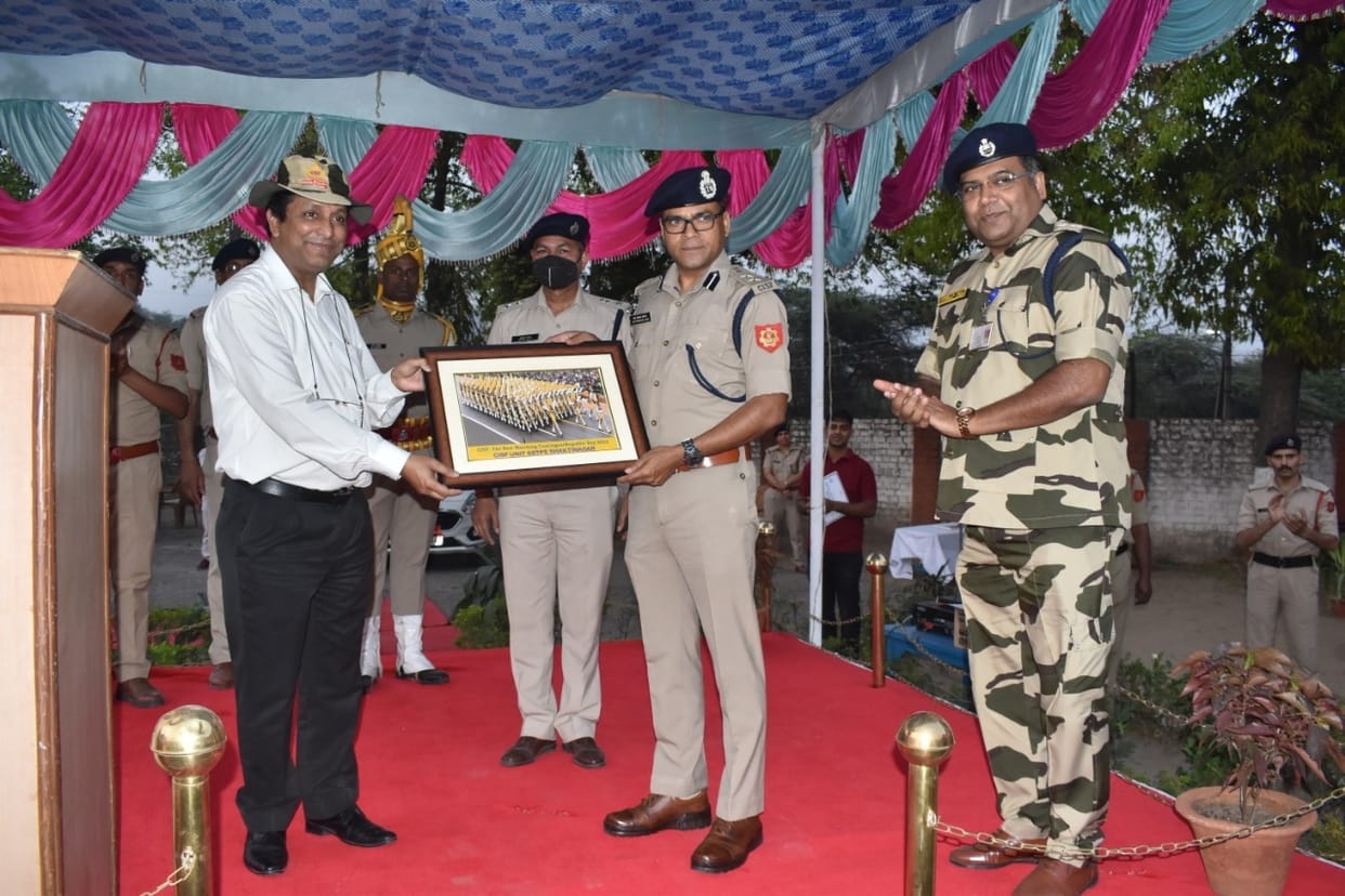 Outstanding jawans rewarded in CISF fire drill competition