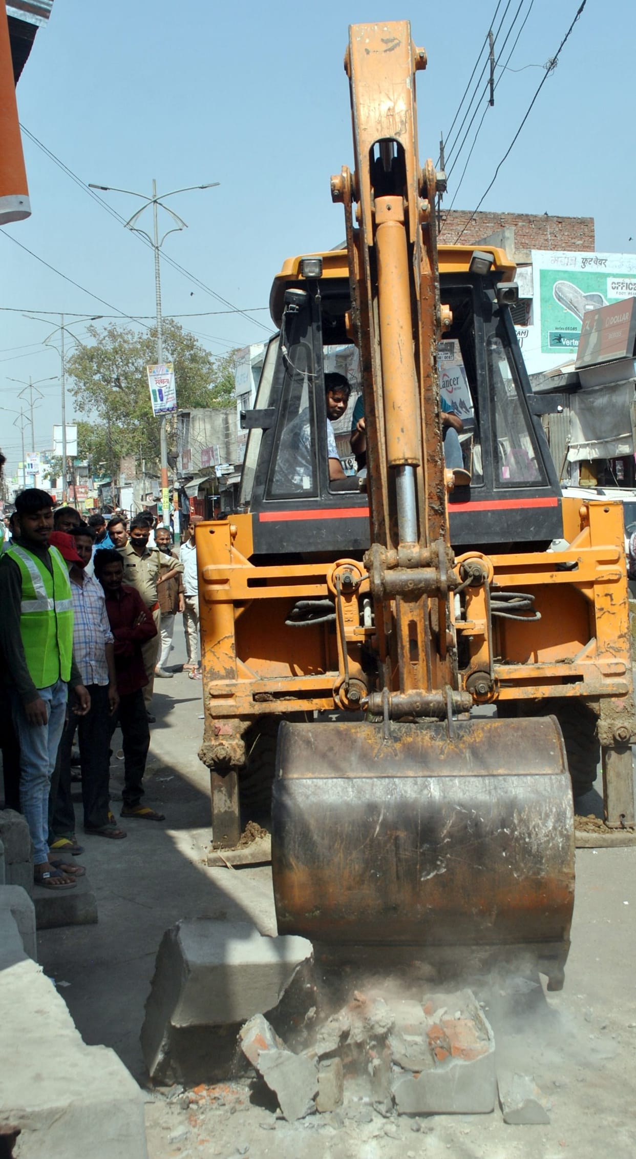 Bulldozer run on encroachment in the city