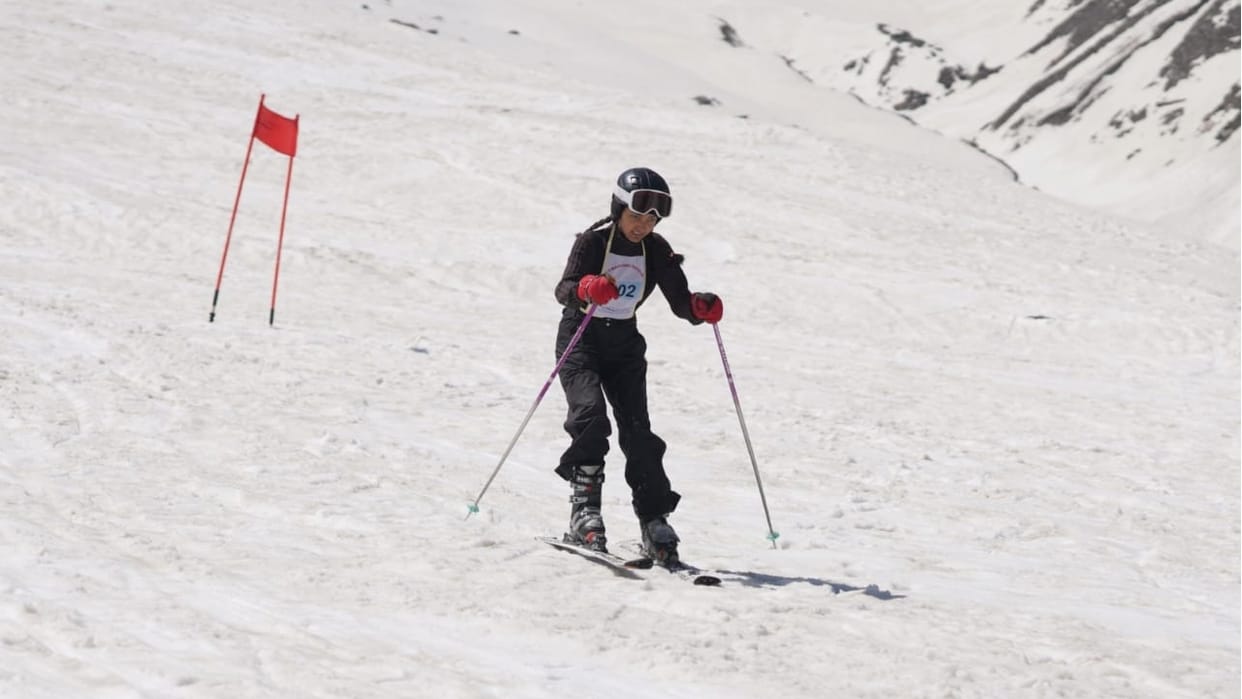 skiing and snowboarding in sissiu lahaul spiti himachal pradesh