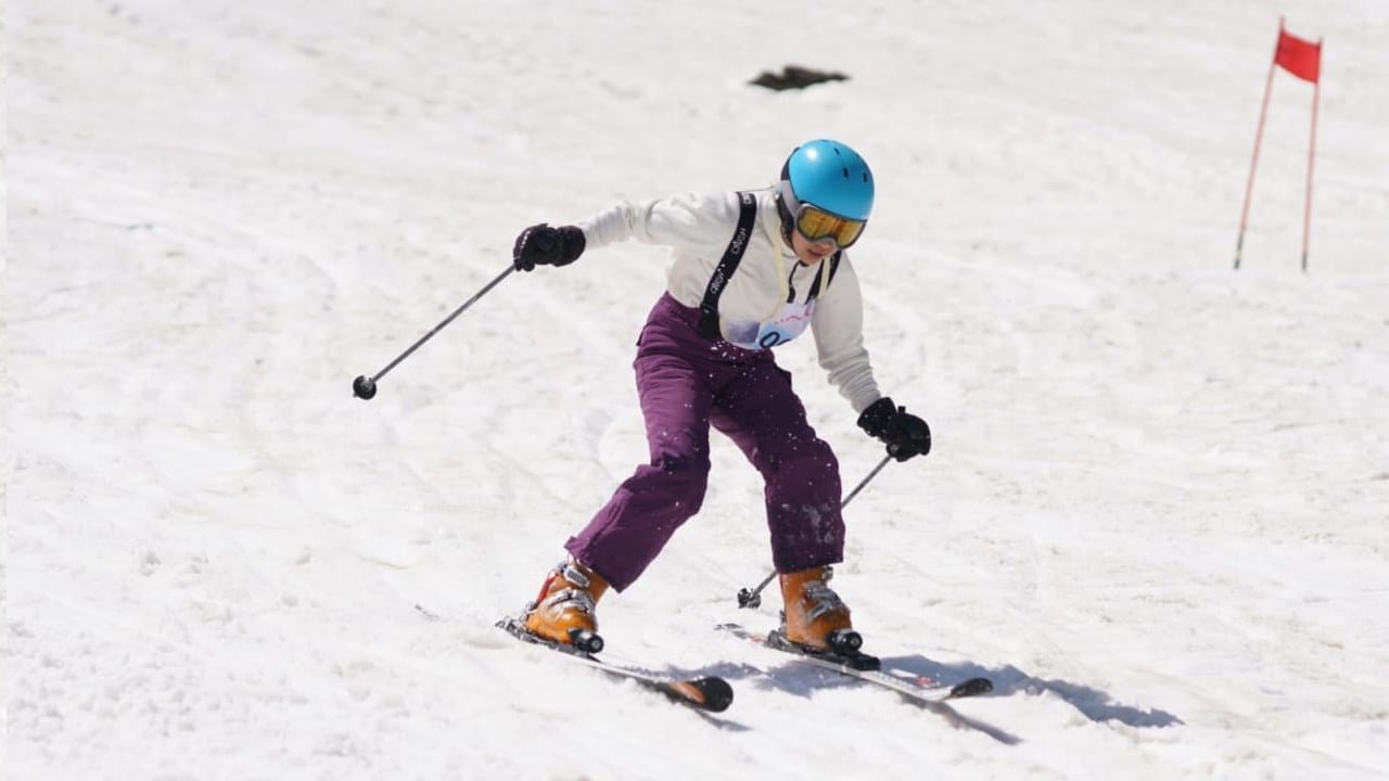 skiing and snowboarding in sissiu lahaul spiti himachal pradesh