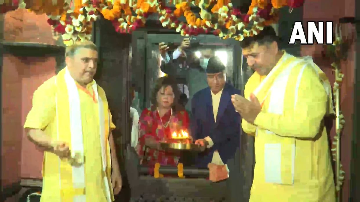 Nepal PM In varanasi LIVE update news cm yogi welcome  sher bahadur deuba in banaras kashi vishwanath temple