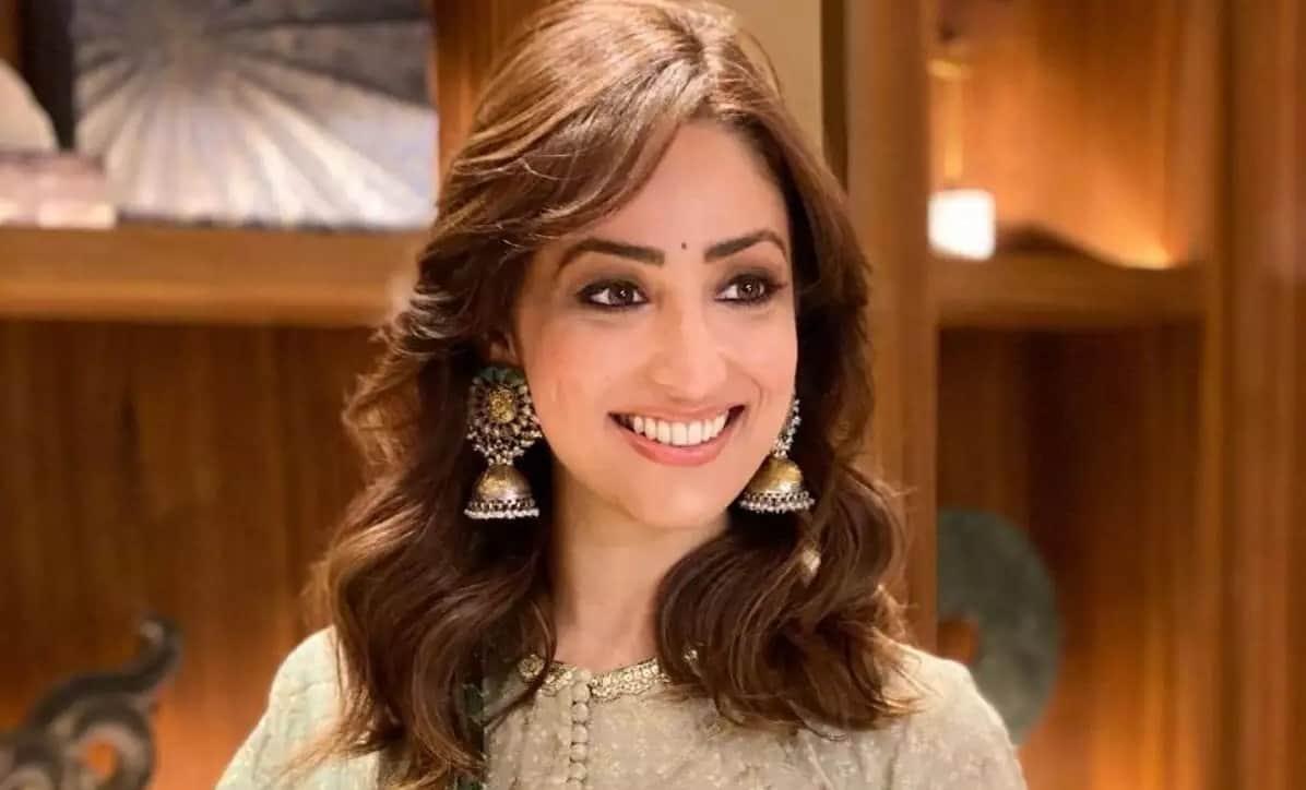 yami gautam instagram account hacked actress tweeted for fans to be aware