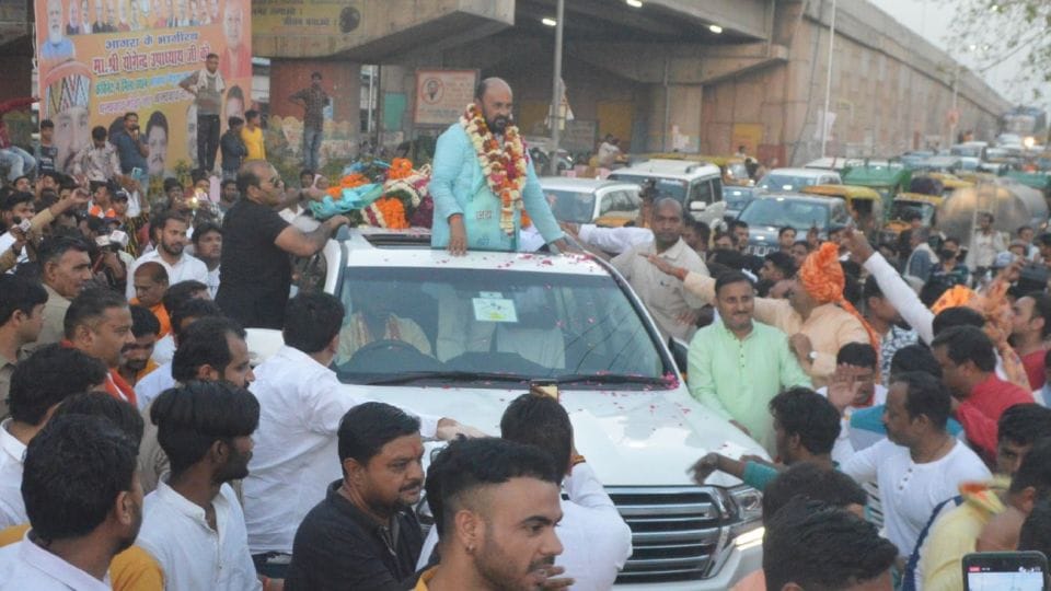 traffic jam for three hours due to welcome of cabinet minister Yogendra Upadhyay in agra