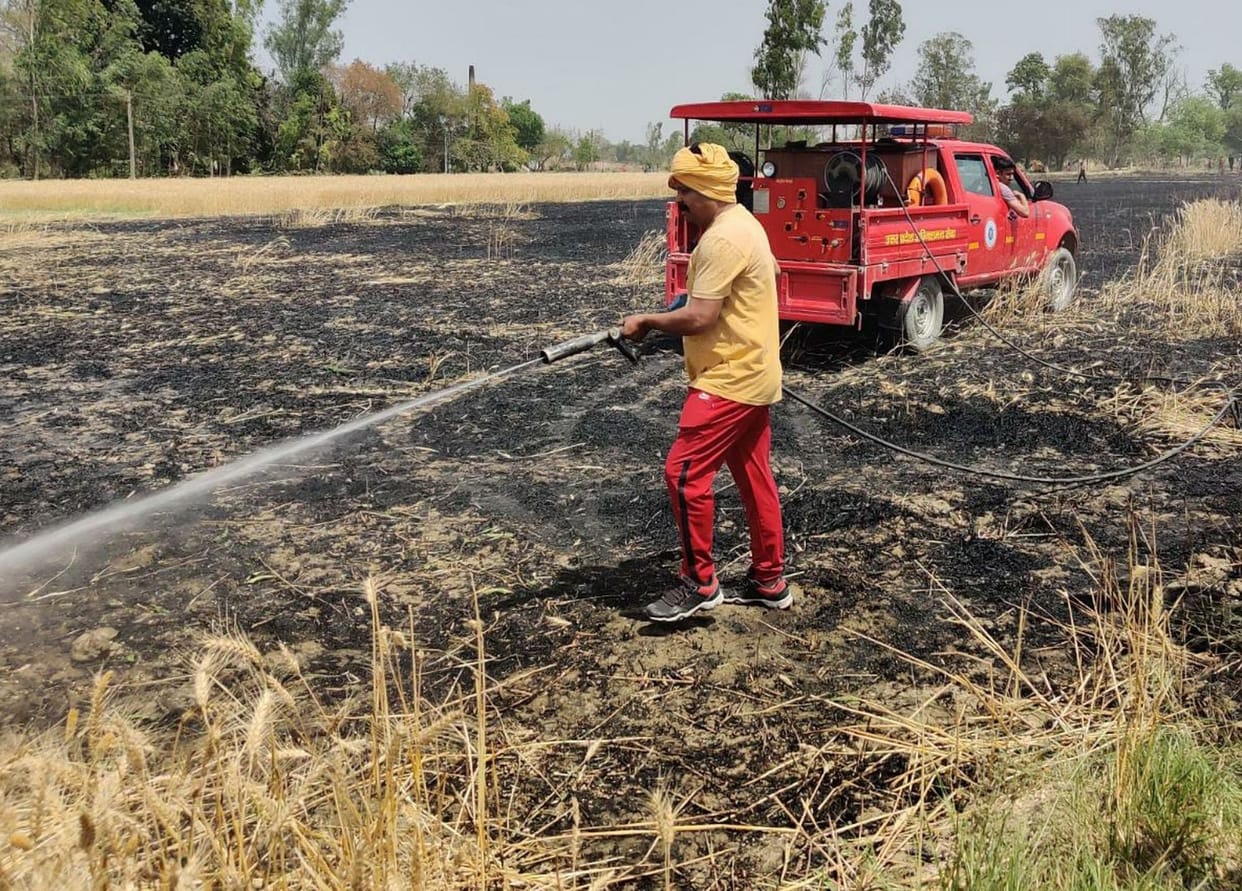 The spark of the electric wire mixed the farmers' earnings in the ashes