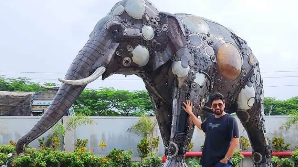 Indore: A world of beautiful artifacts made from junk, the works of Deval of Indore reached from America to Singapore