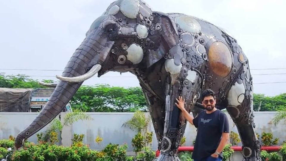 Indore: A world of beautiful artifacts made from junk, the works of Deval of Indore reached from America to Singapore