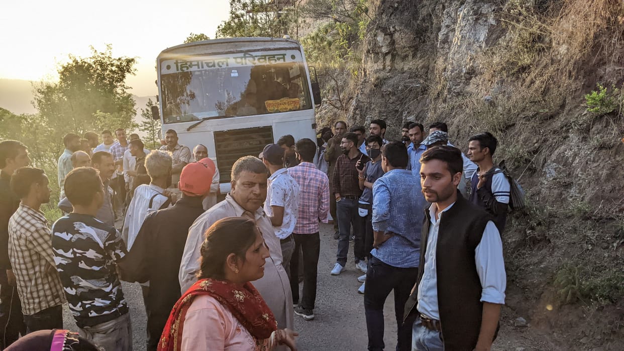 bus breakdown, agitation