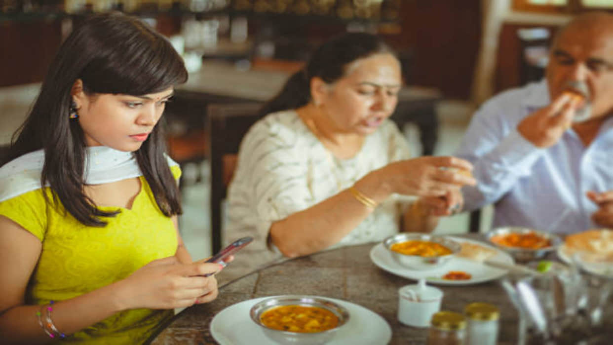 Vastu Shastra Right Direction To Eat Food in hindi