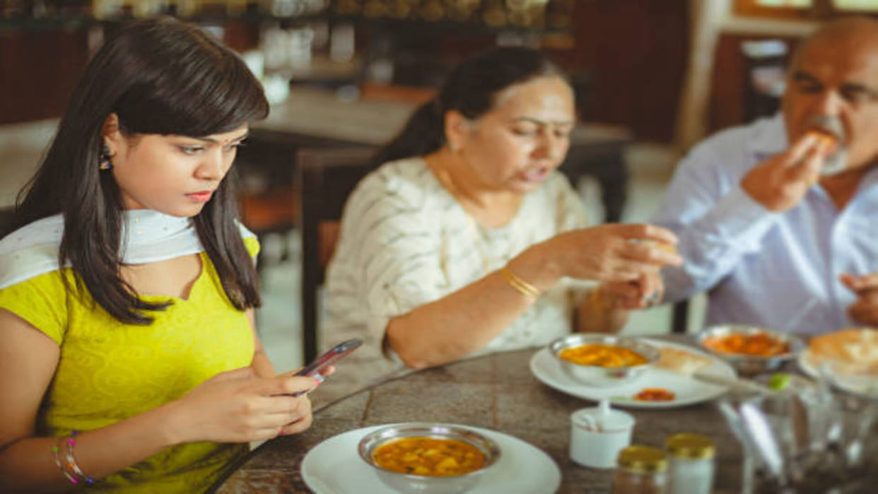 Vastu Shastra Right Direction To Eat Food in hindi