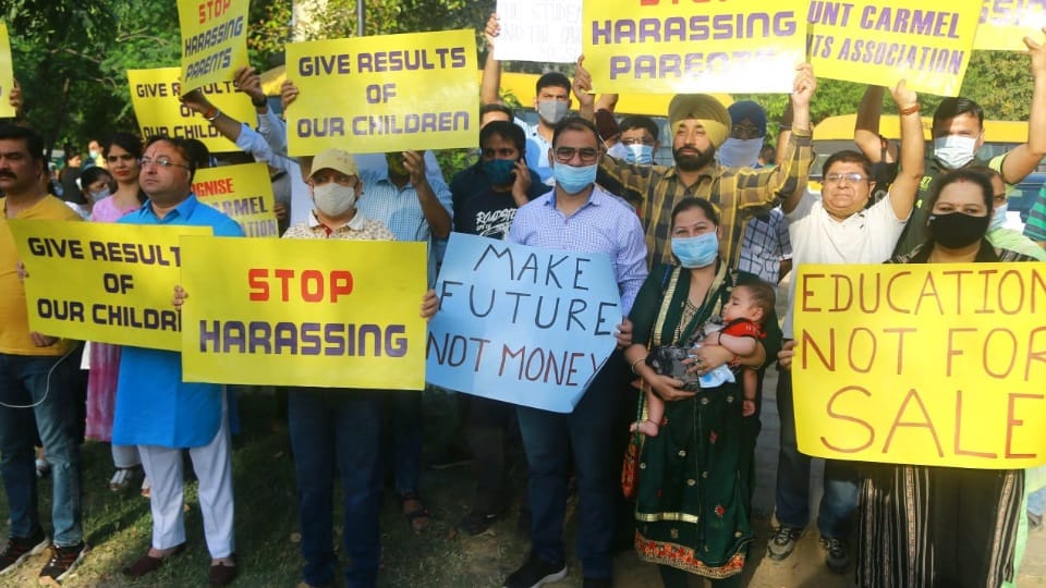 parents of students protest against fee hike in chandigarh