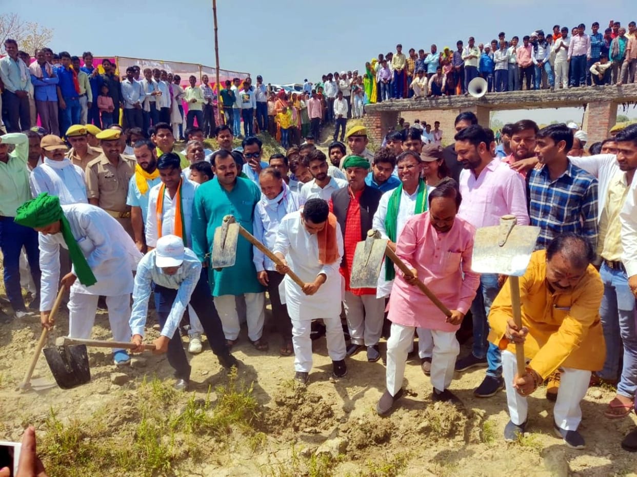 Hundreds of hands raised for the revival of Ishan river