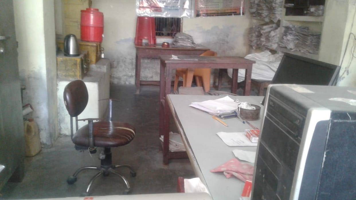 auraiya news,Telephone exchange closed, post office stalled for two months