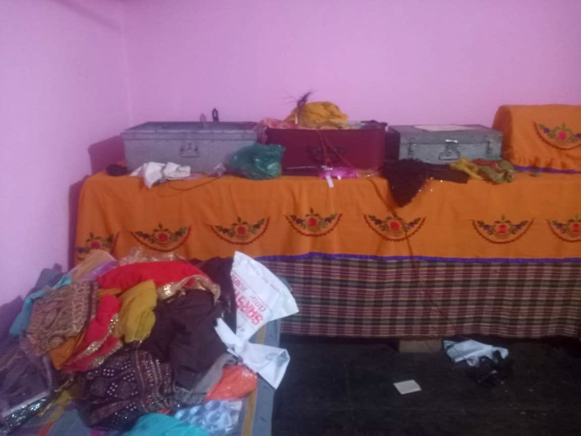 Theft in four houses in a single night in village Lali